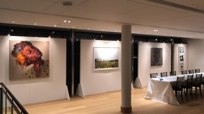 A gallery dinner event
